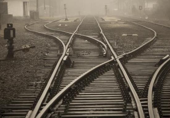 Aiguillage férovière de trois rails.