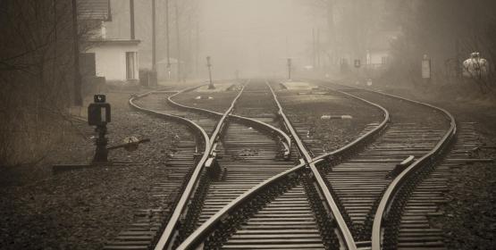Aiguillage férovière de trois rails.