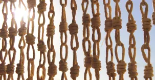 Image représentant des cordes enchainées les unes aux autres.
