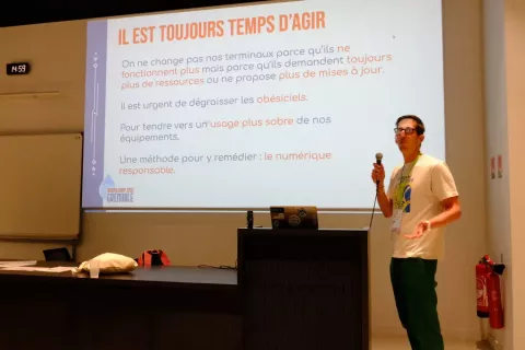 Conférence sur l'éco-conception lors du DrupalCamp 2026.